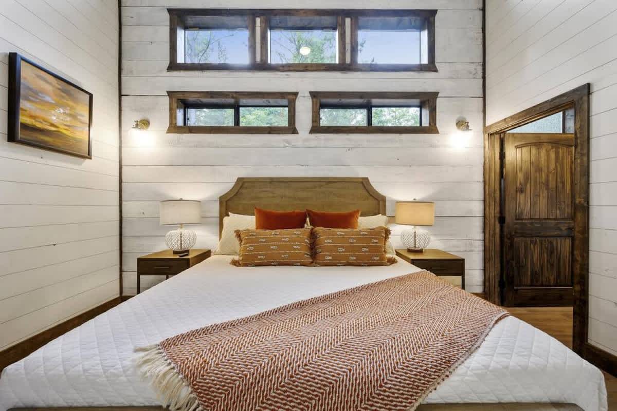 Bedroom image 1