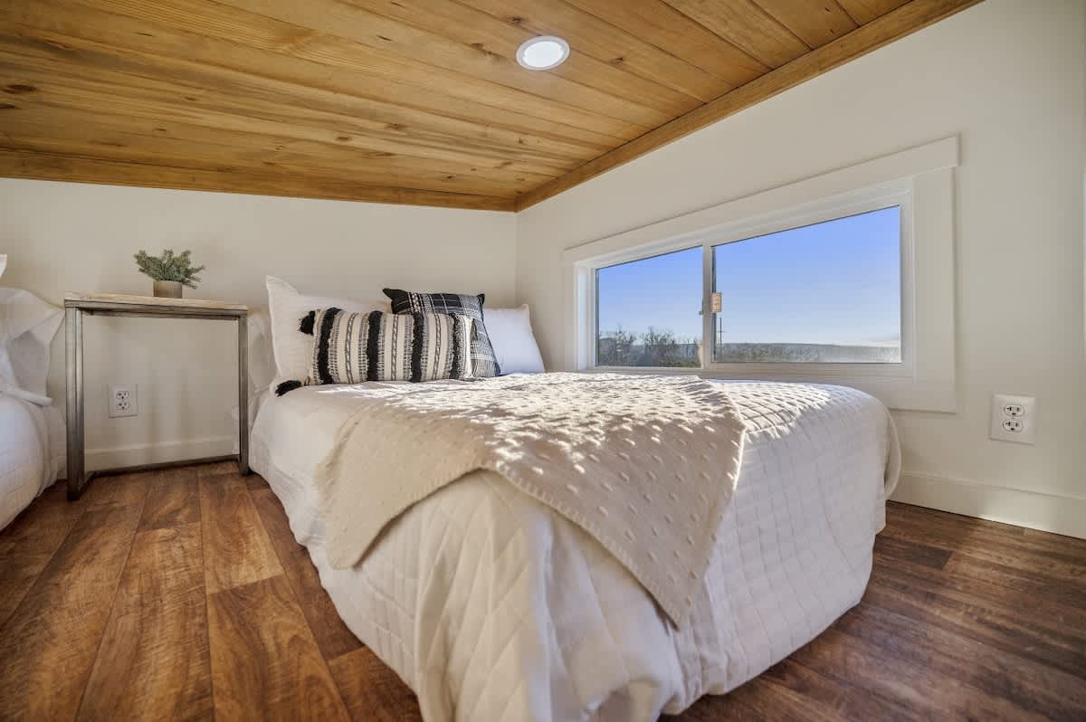 Bedroom image 1