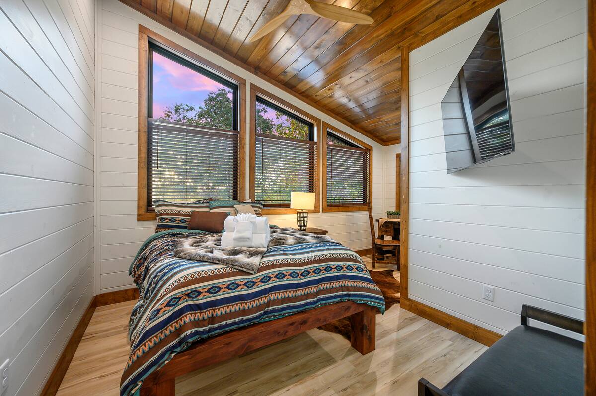 Bedroom image 1