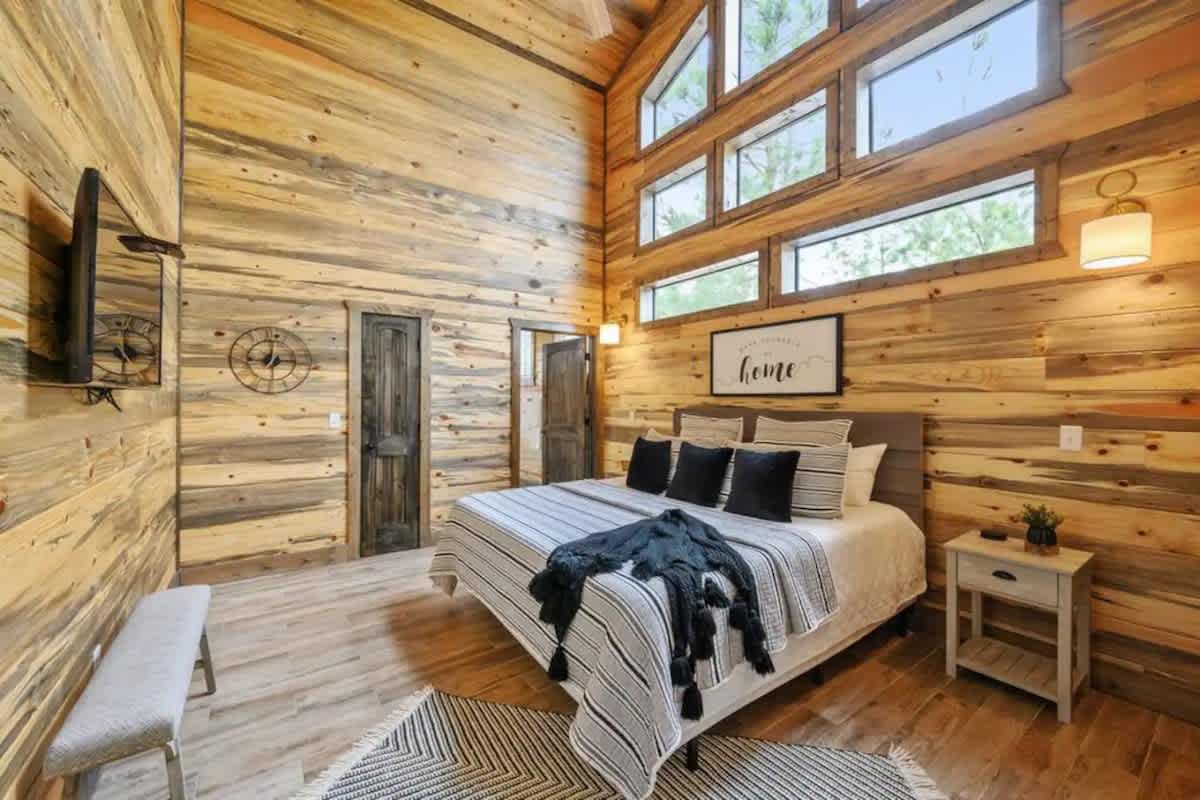 Bedroom image 1