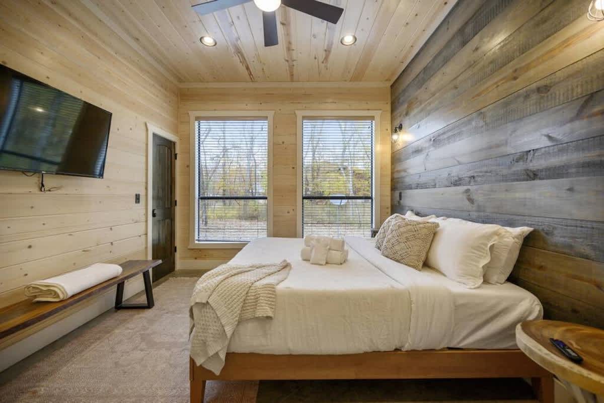 Bedroom image 1