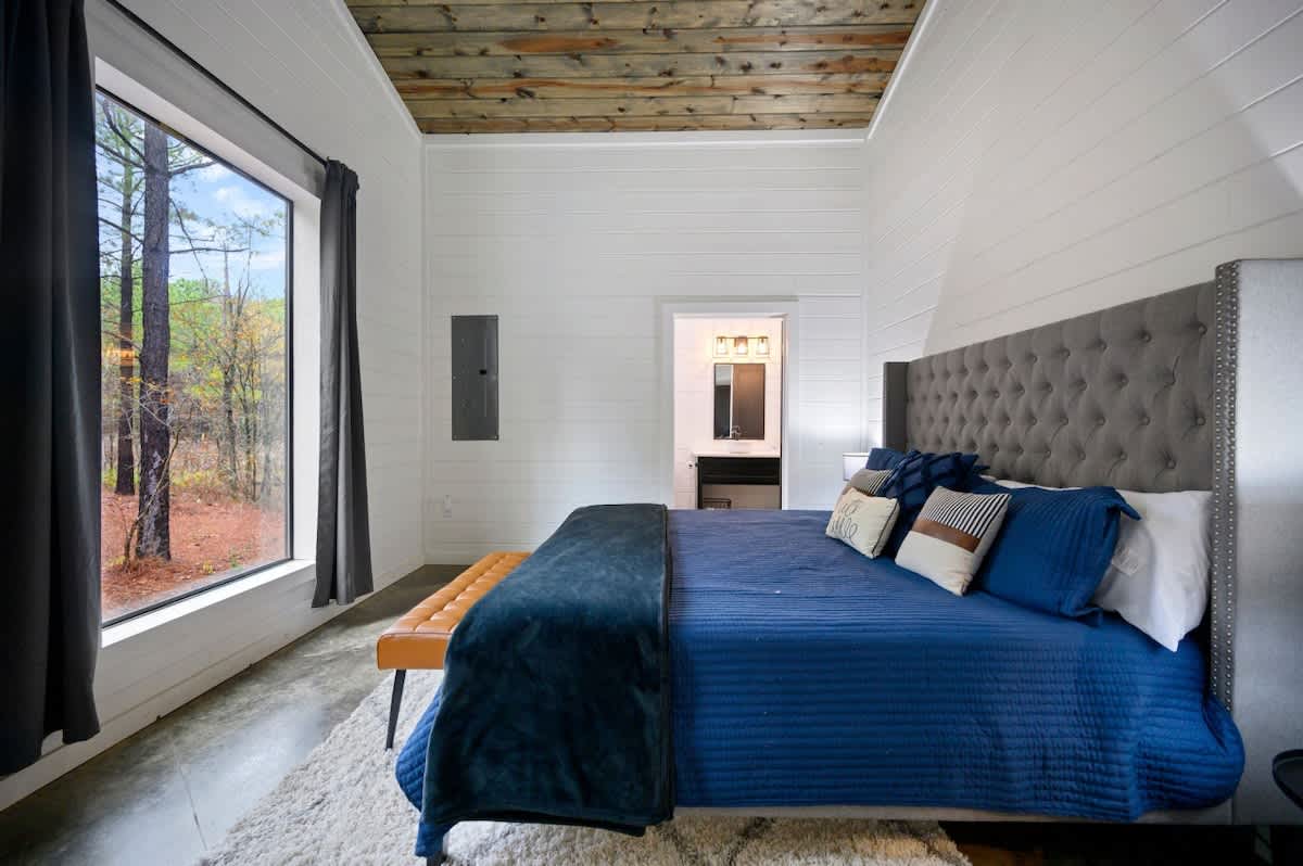 Bedroom image 1