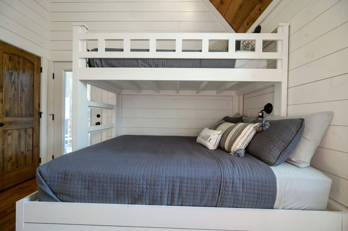 Bedroom image 1