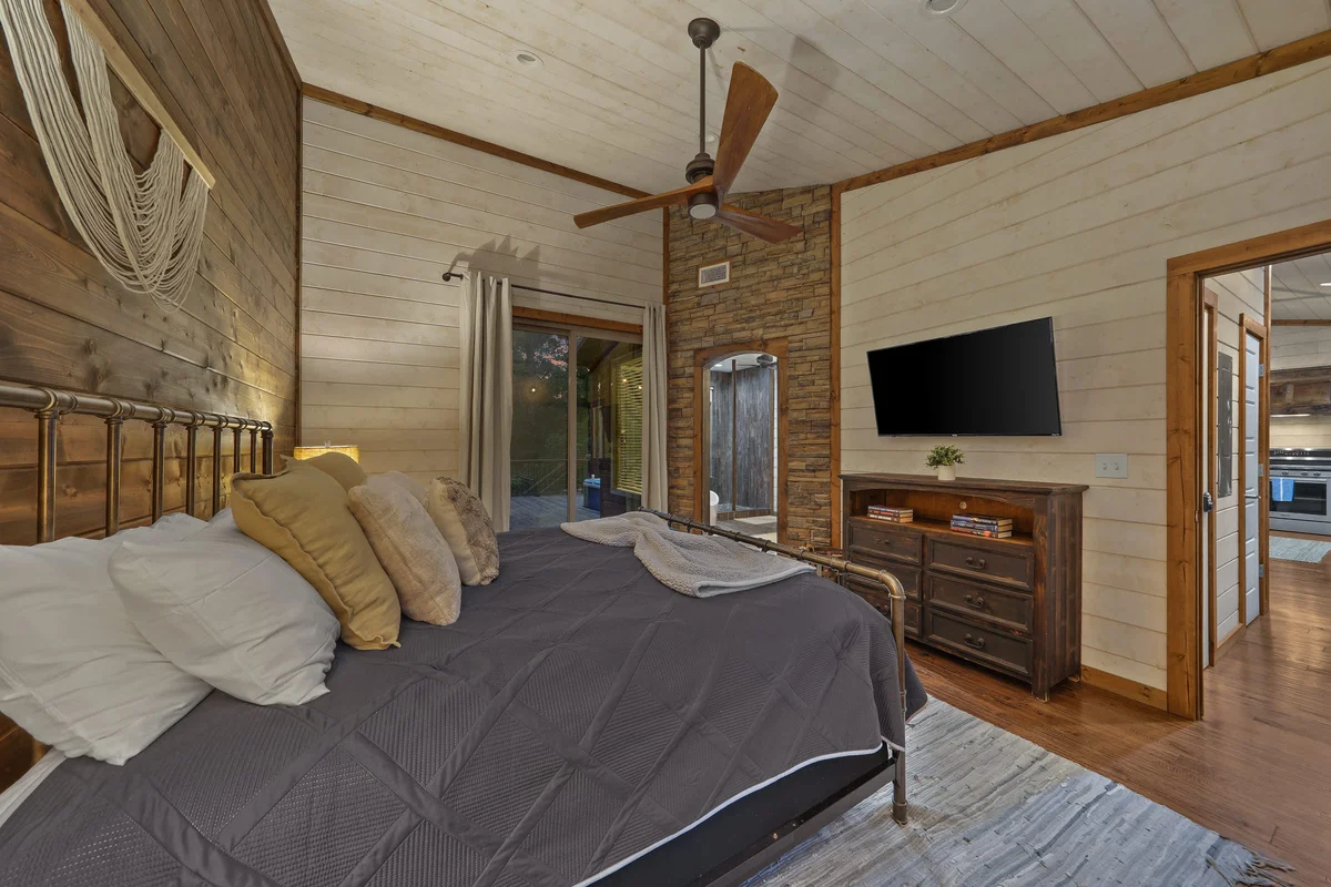 Bedroom image 1