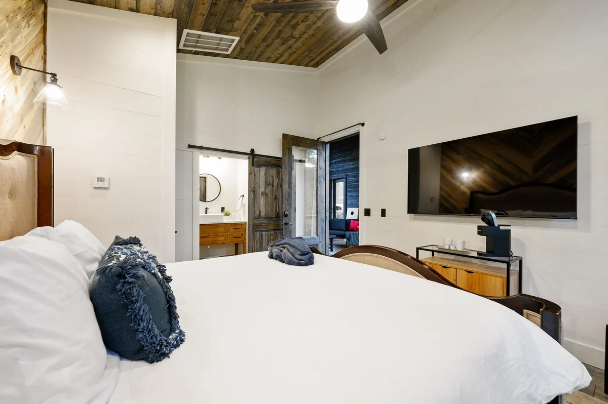 Bedroom image 1