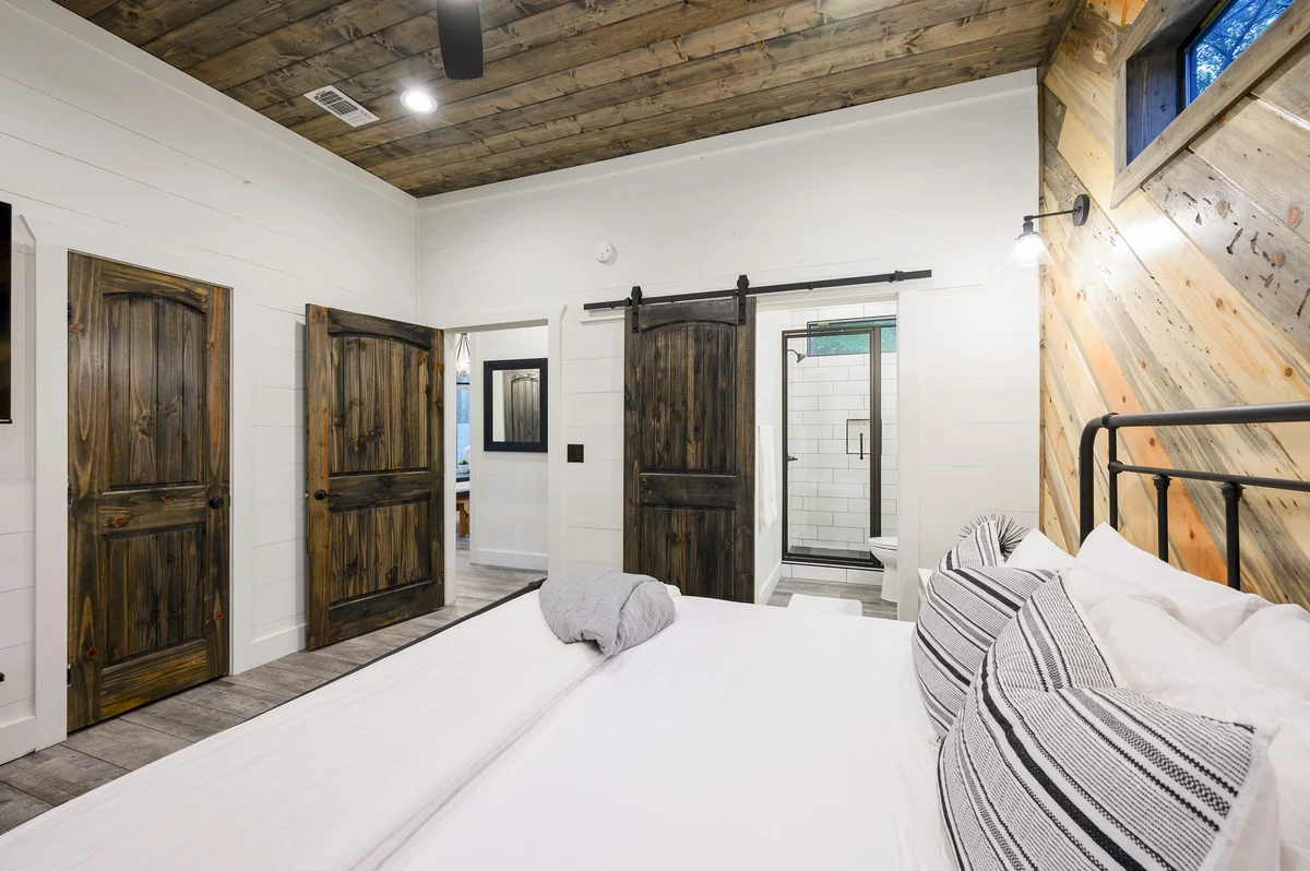 Bedroom image 1