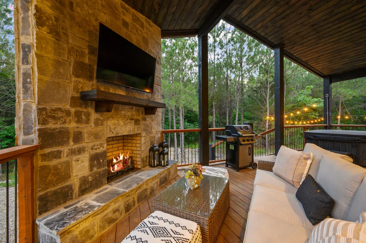 New At Ease Romantic Honeymoon Cabin Hot Tub property photo 3
