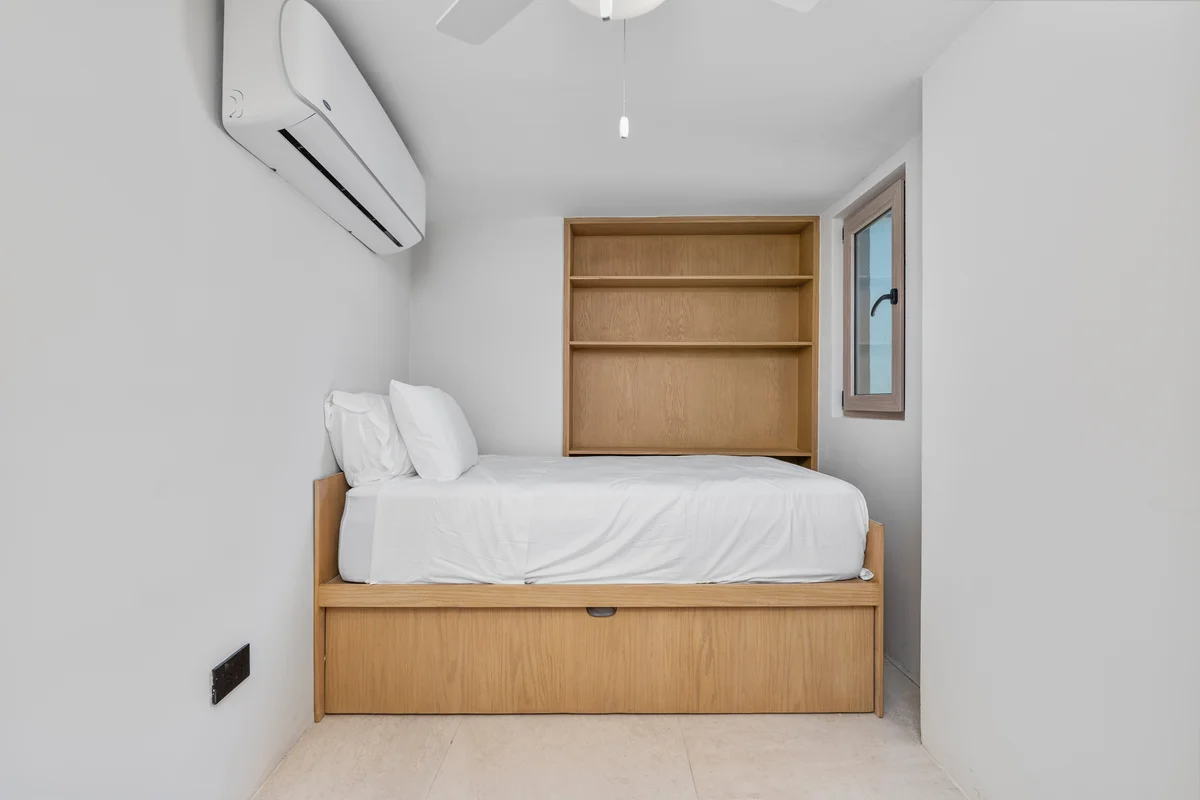 Bedroom 8 image 1