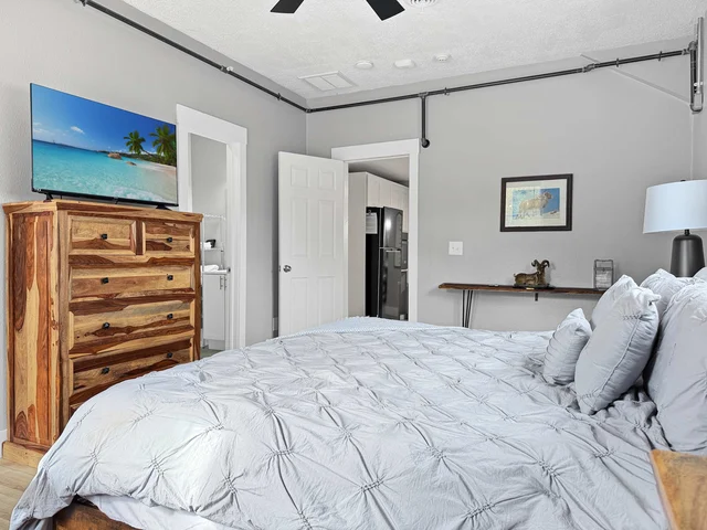 Bedroom 1 image 1