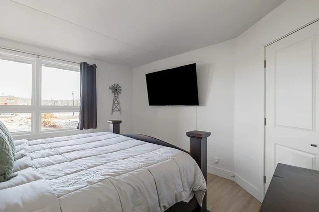 Bedroom 1 image 1
