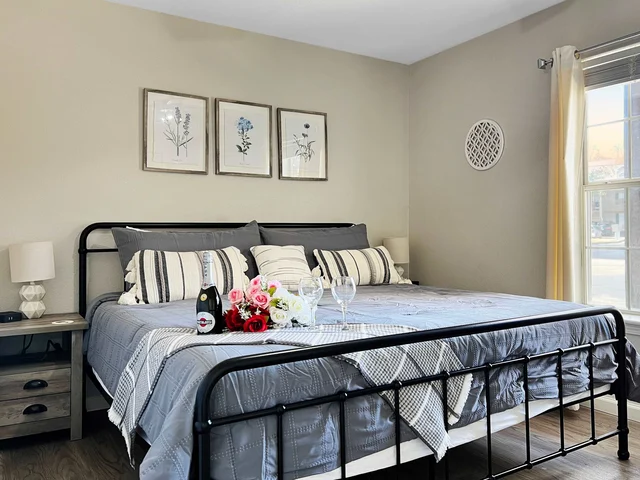 Bedroom 1 image 1