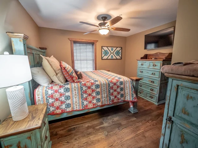 Bedroom 1 image 1