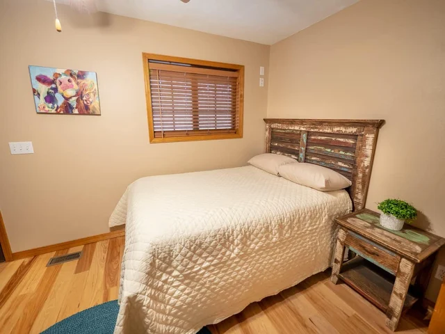 Bedroom 2 image 1
