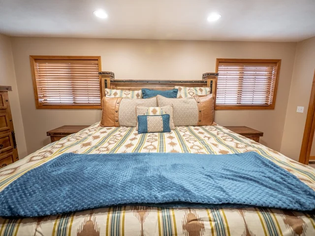 Bedroom 7 image 1