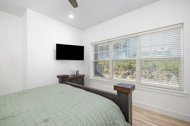 Bedroom 7 image 1