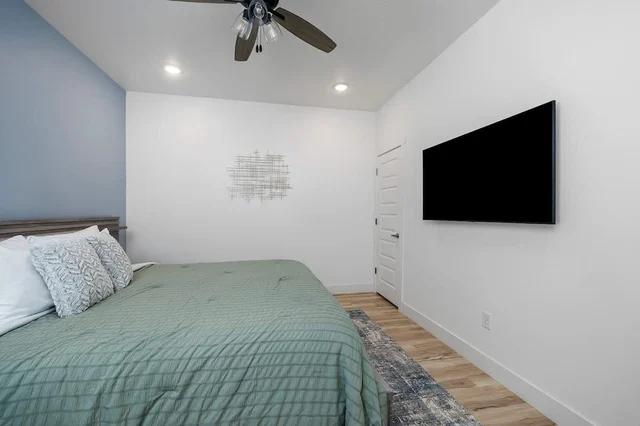 Bedroom 9 image 1