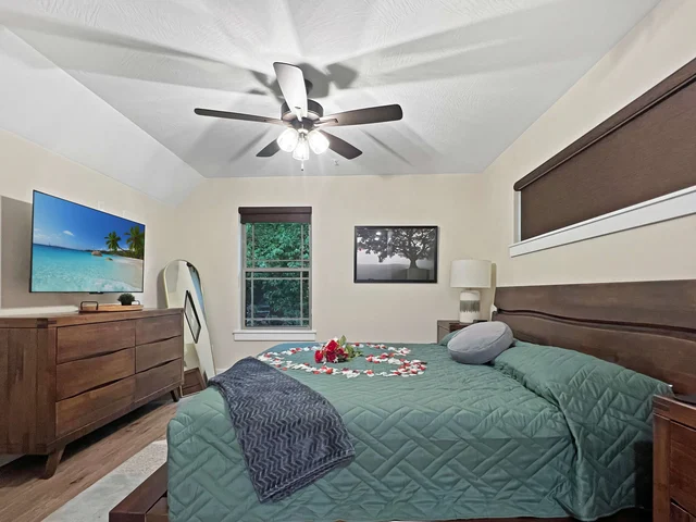 Bedroom 1 image 1