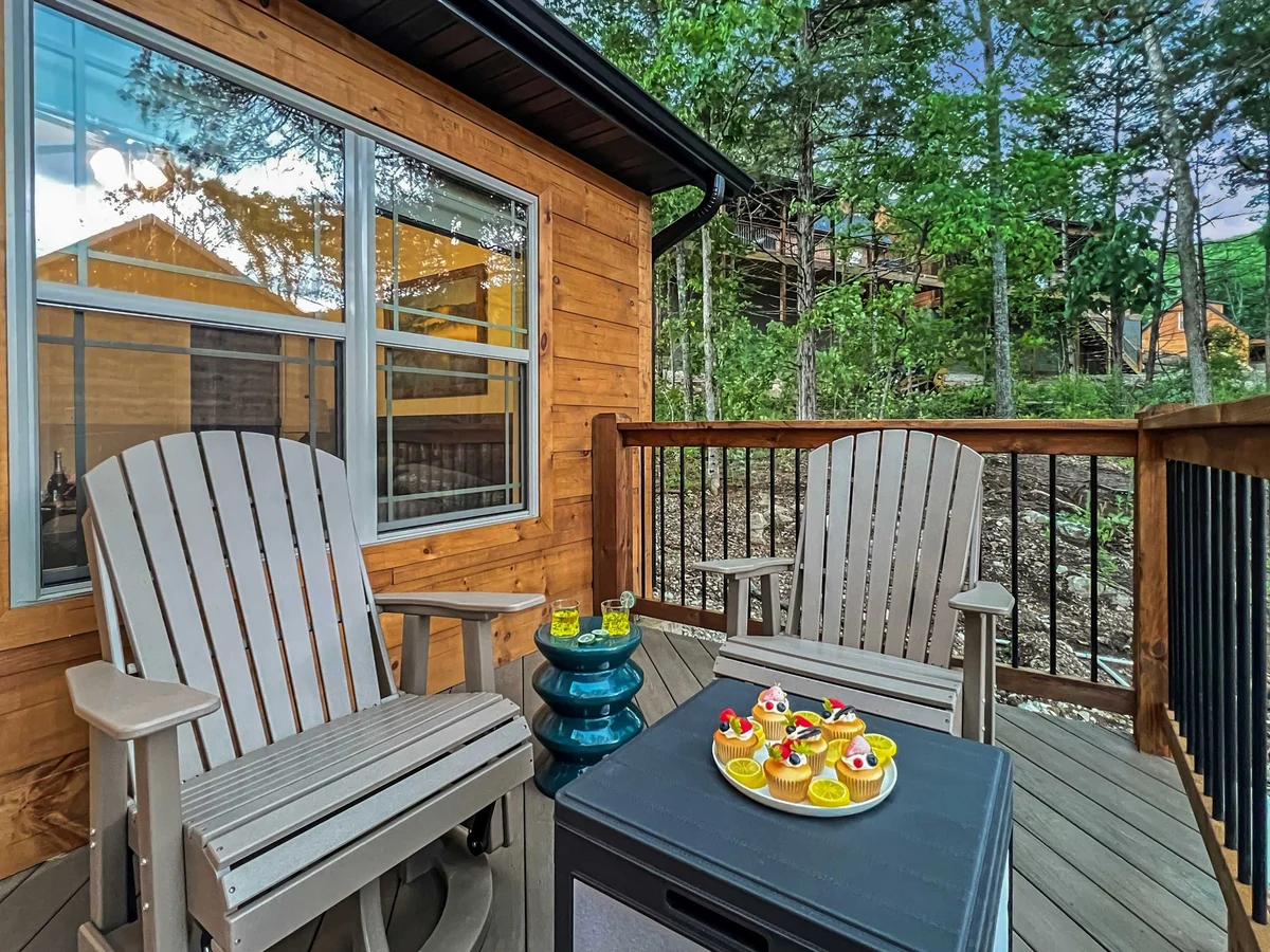 2 Pools, 2 Lakes, Pickleball, beautiful cabin property photo 2