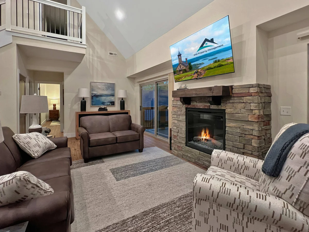 Luxury Cabin, pools, fishing, clean family fun property photo 3