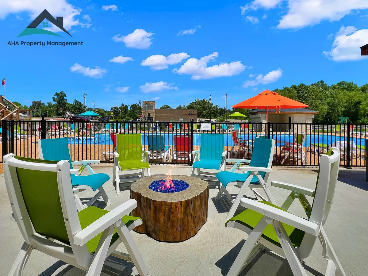 E381 Family Retreat Creek Views & Walk to Downtown property photo 5