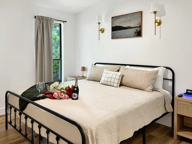 Bedroom 1 image 1