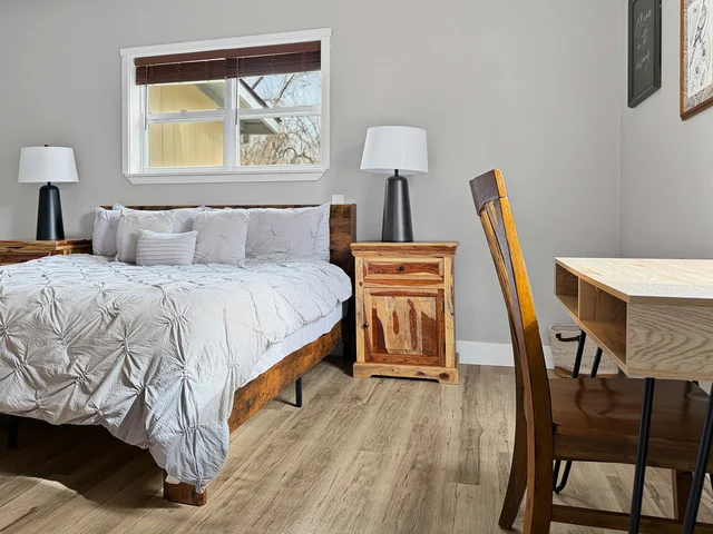 Bedroom 2 image 1