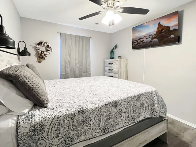 Bedroom 2 image 1