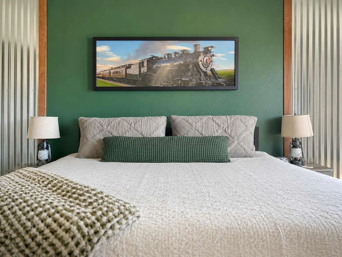 408 - Cozy, Pet friendly walk to Landing, King bed property photo 2
