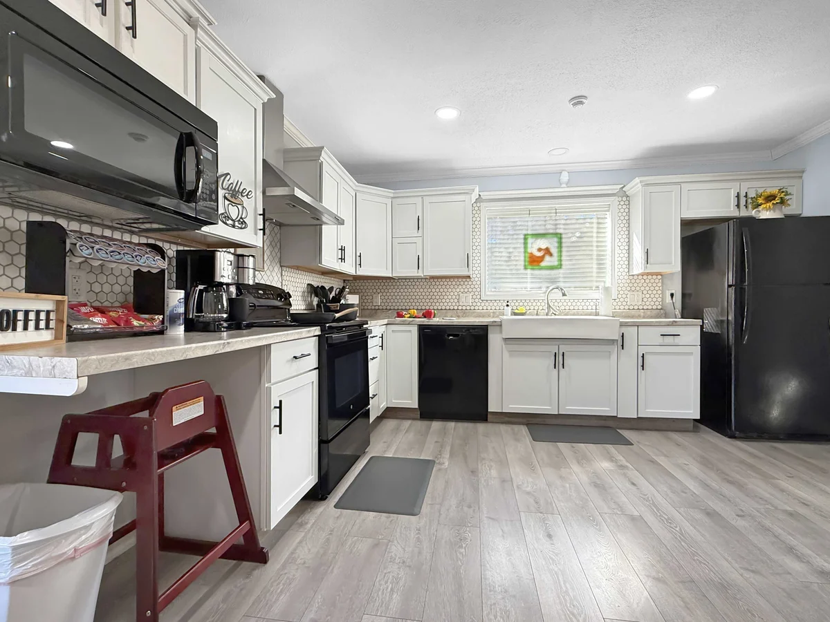 Walk to Downtown, Hot Tub, Game Room, Boat Parking property photo 4