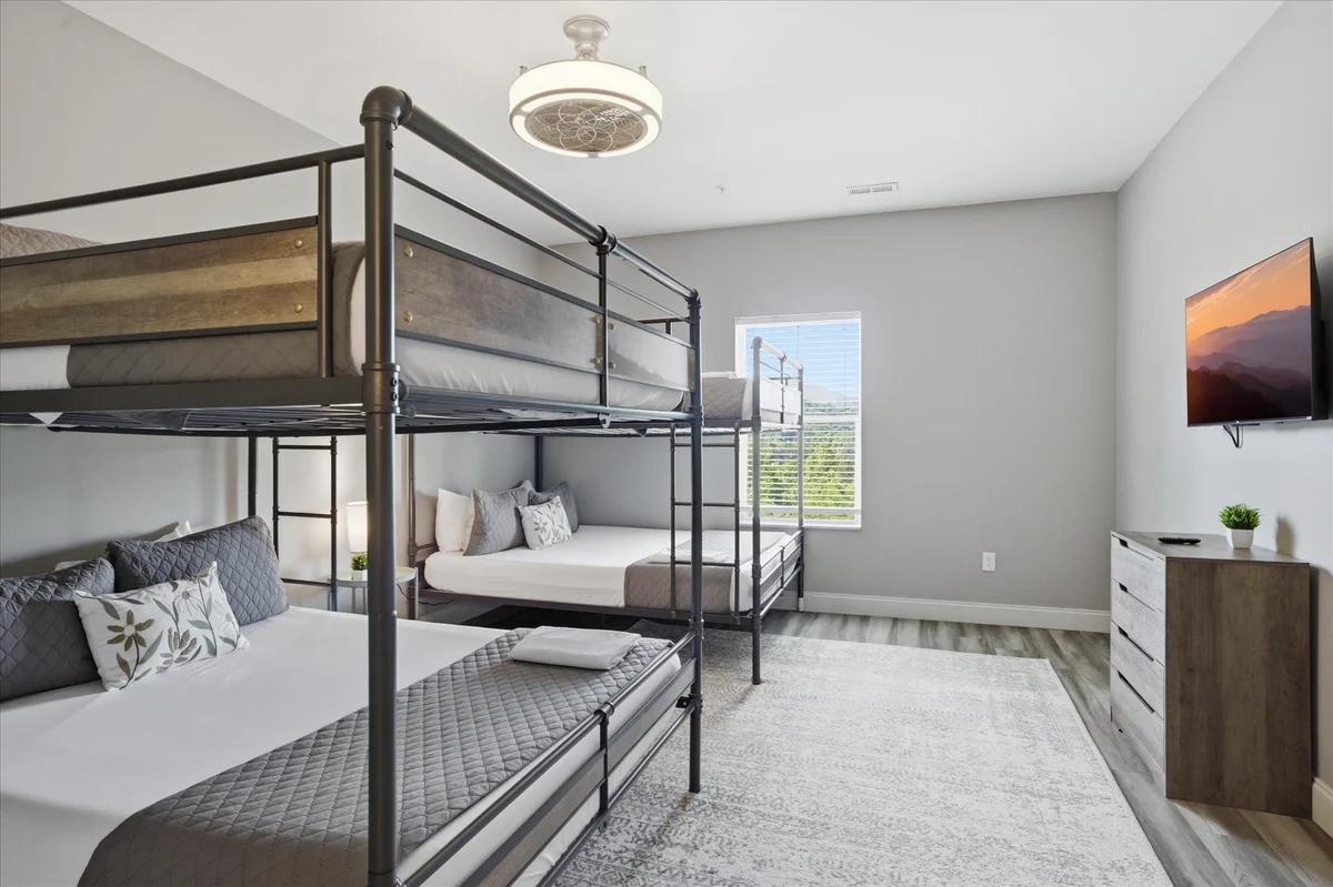 Bedroom 1 image 1