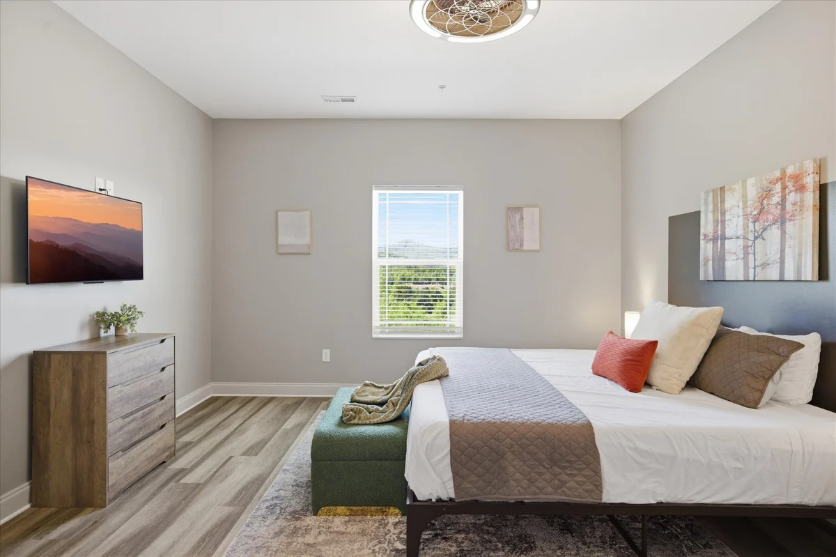 Bedroom 1 image 1