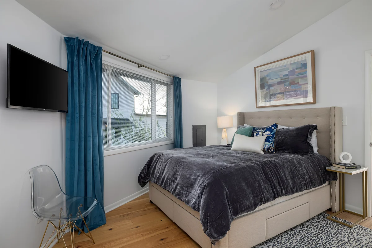 Bedroom 1 image 1