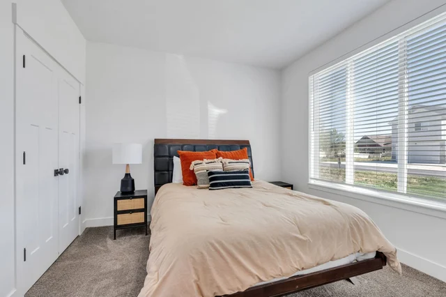 Bedroom 6 image 1