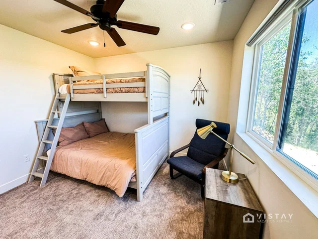 Bedroom 2 image 1