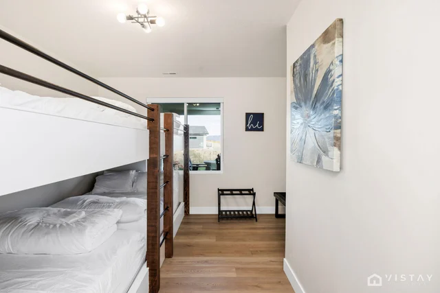 Bedroom 7 image 1