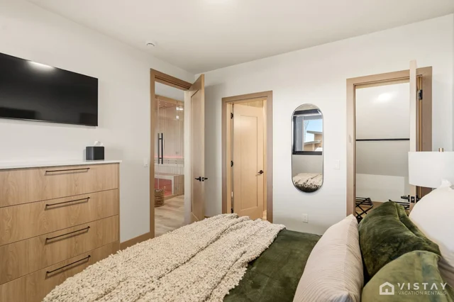 Bedroom 1 image 1