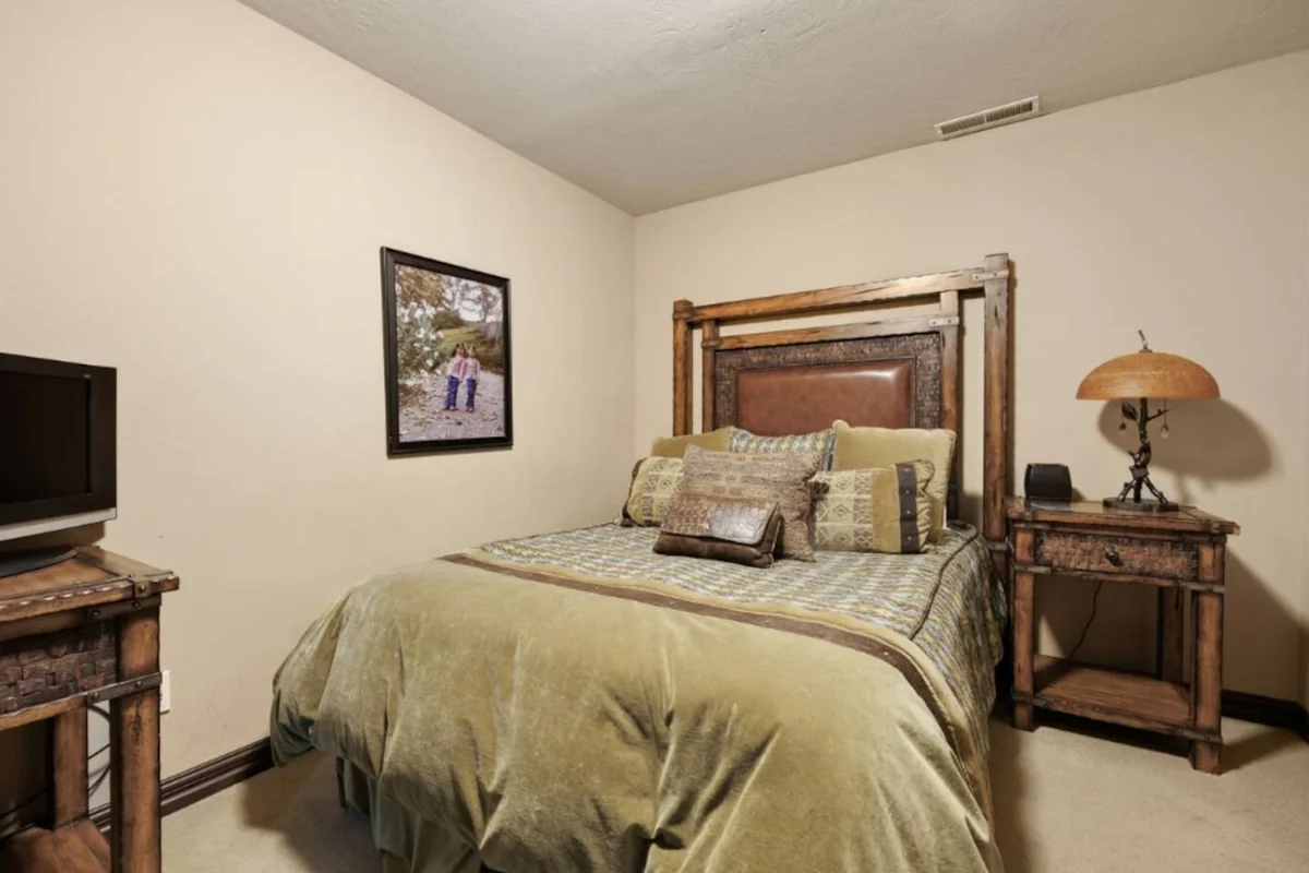 Bedroom 1 image 1