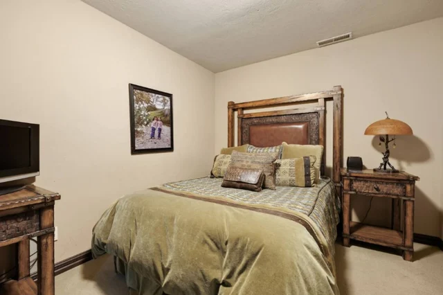 Bedroom 1 image 1