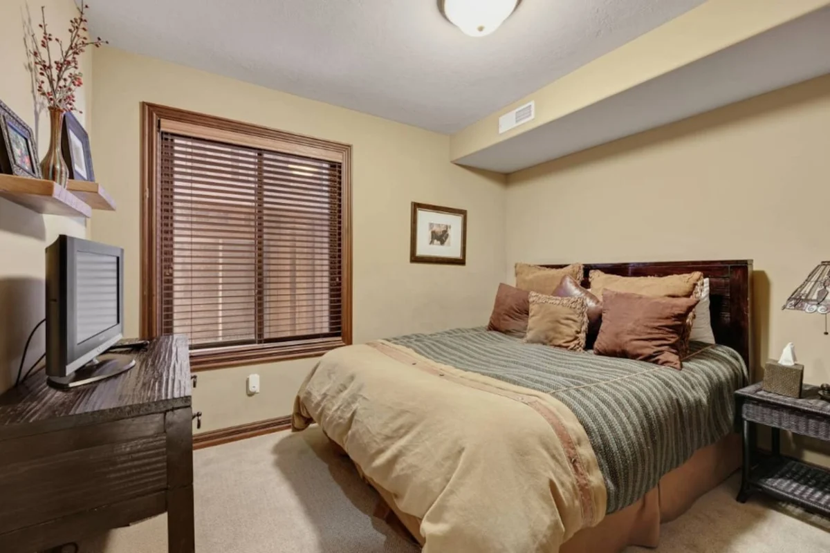 Bedroom 3 image 1