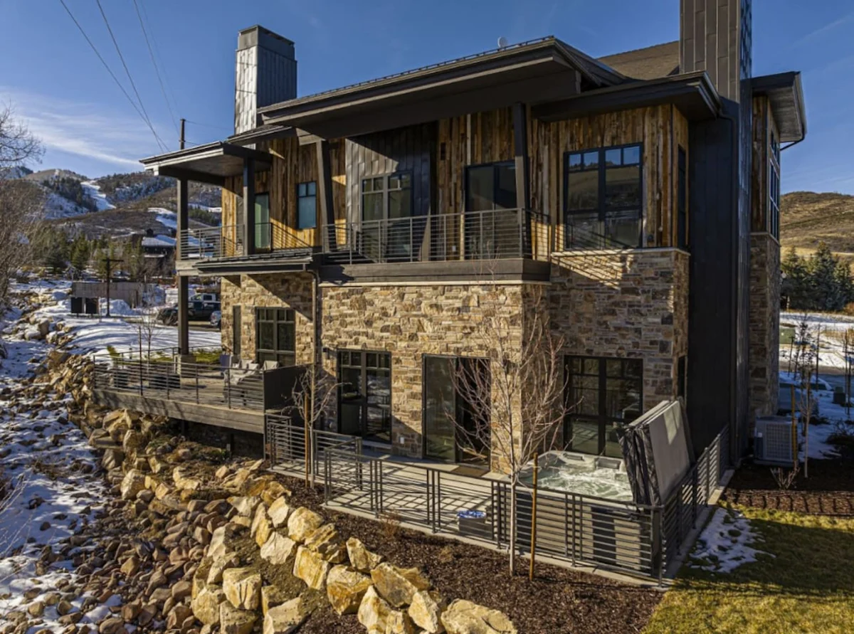 Home in Snyderville property photo 2