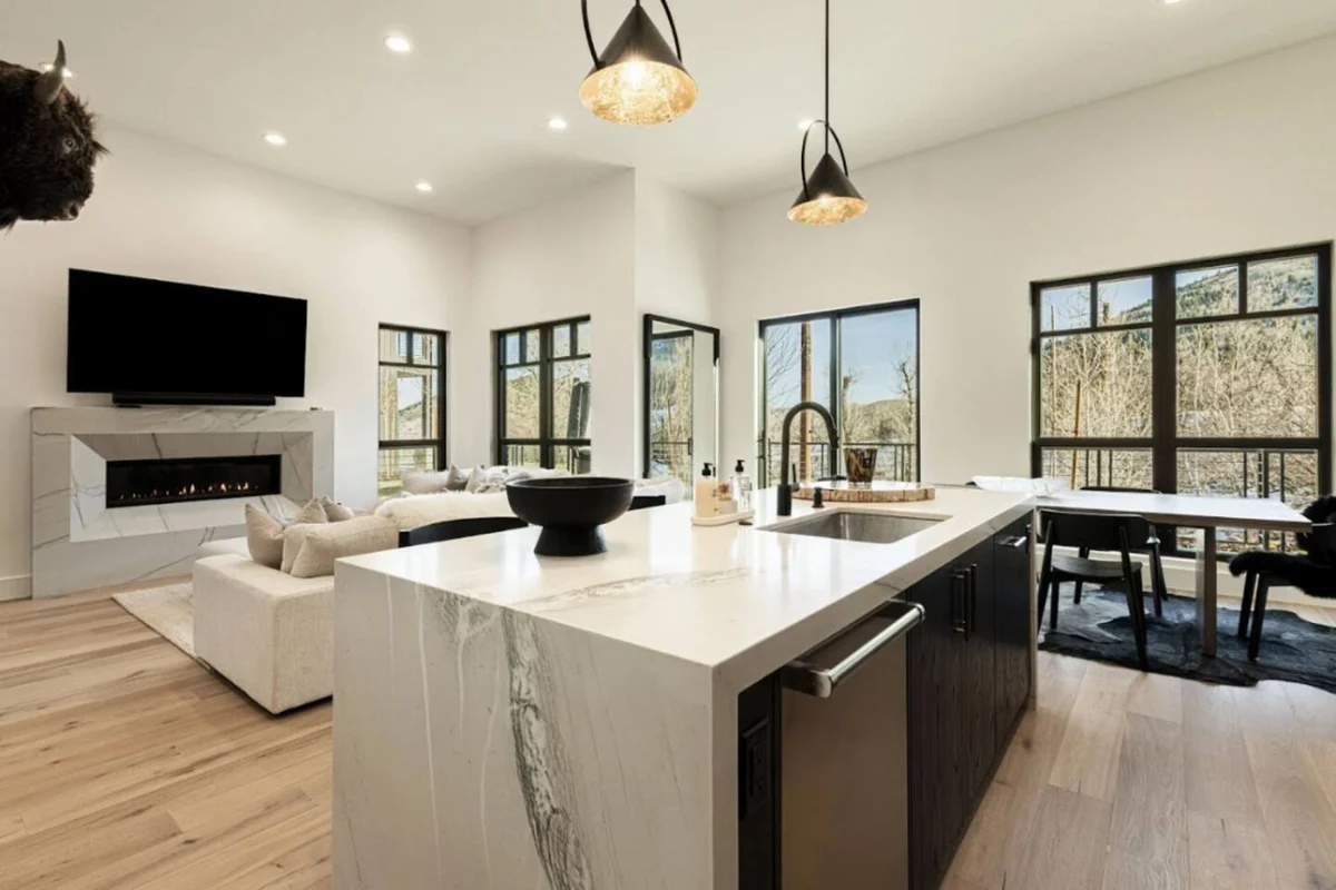 Home in Snyderville property photo 3
