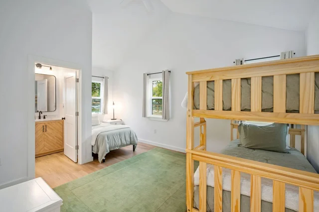 Bedroom 1 image 1