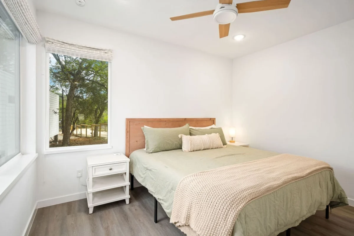 Bedroom 3 image 1