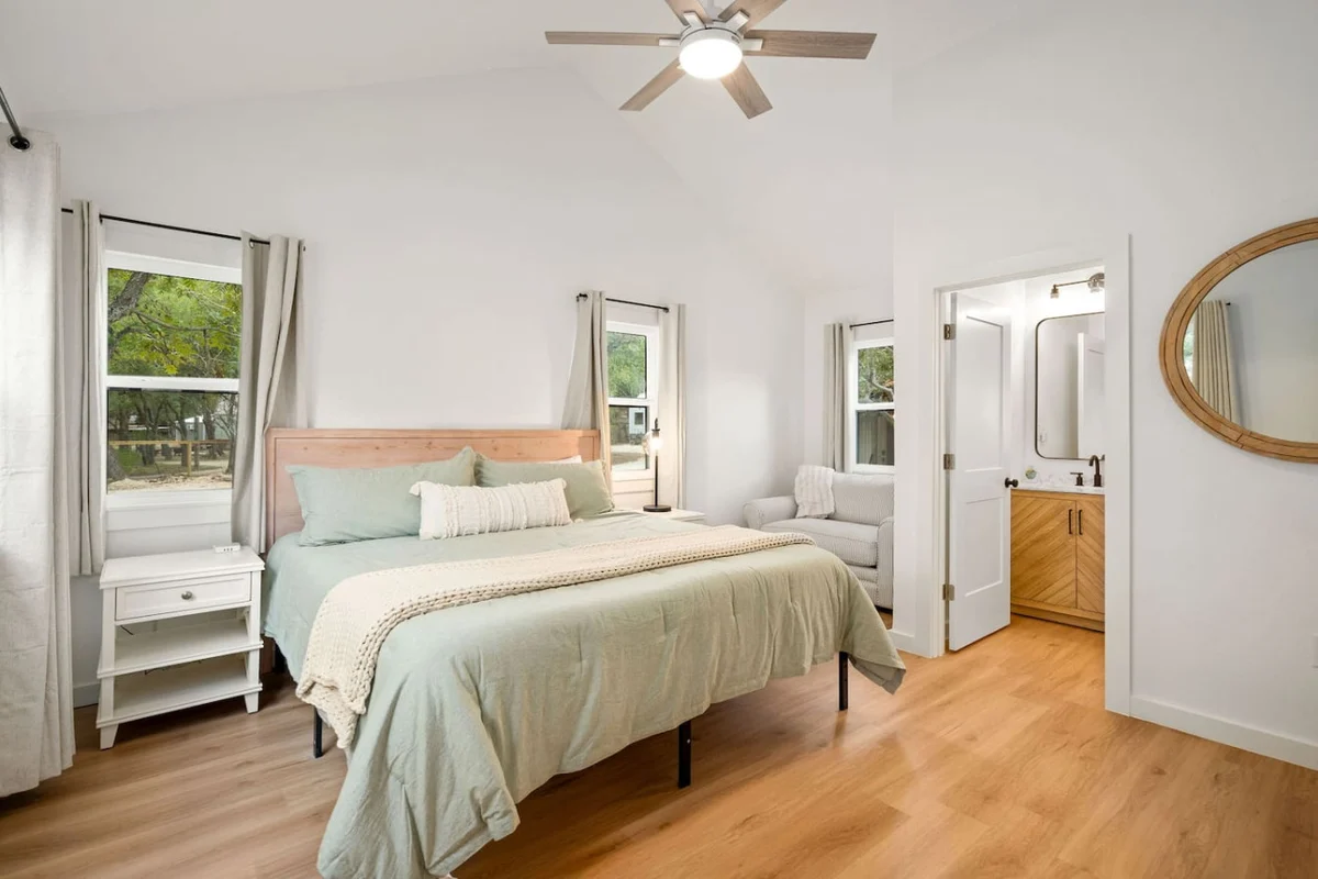 Bedroom 6 image 1