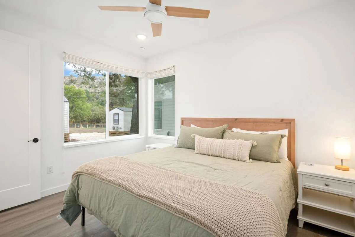 Bedroom 1 image 1
