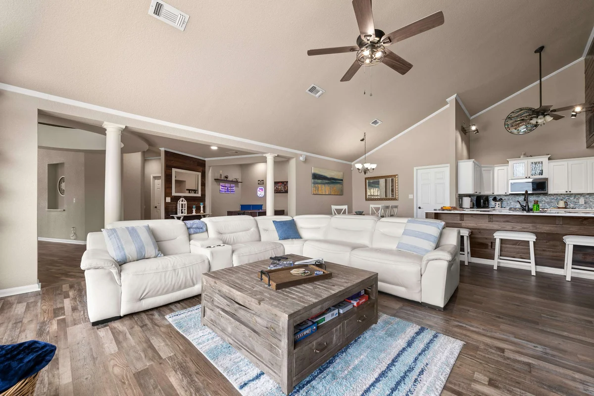 Living Room image 1