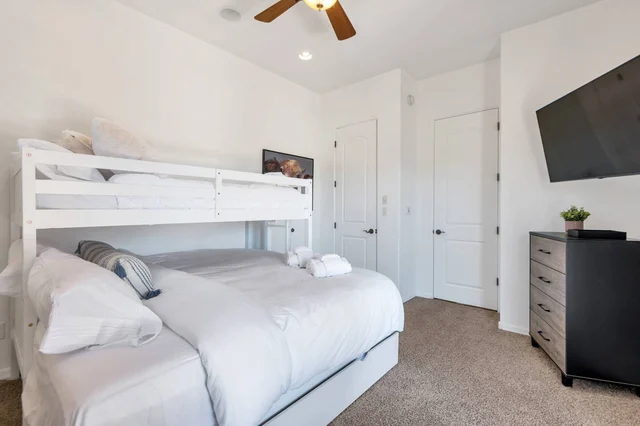Bedroom 4 image 1