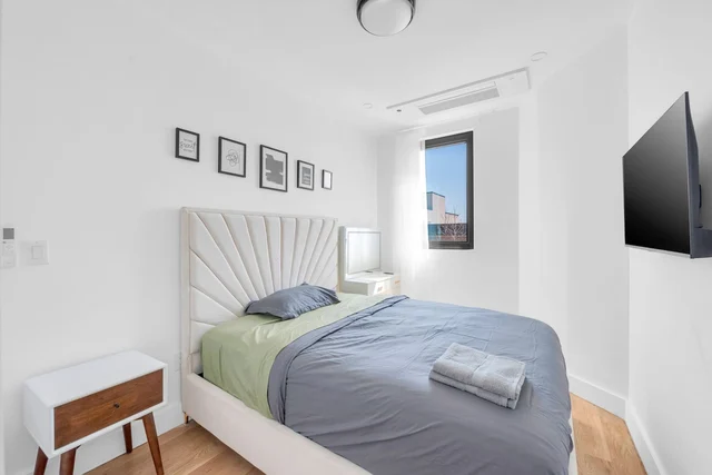 Bedroom 3 image 1