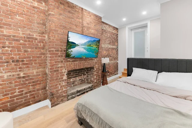 Bedroom 1 image 1