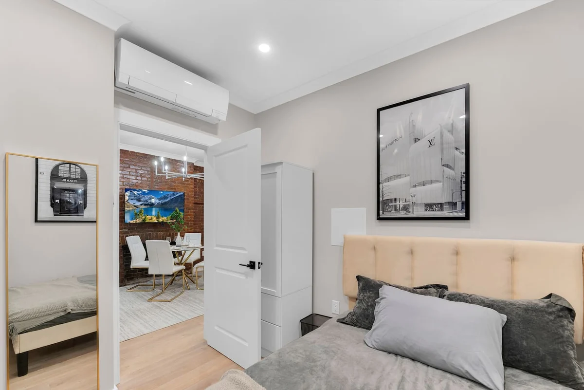 Apartment in New York property photo 5